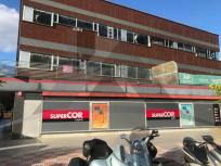 Facilidades de financiación, y sin comisiones inmobiliarias.  Oficina comercial en edificio con ascensor.