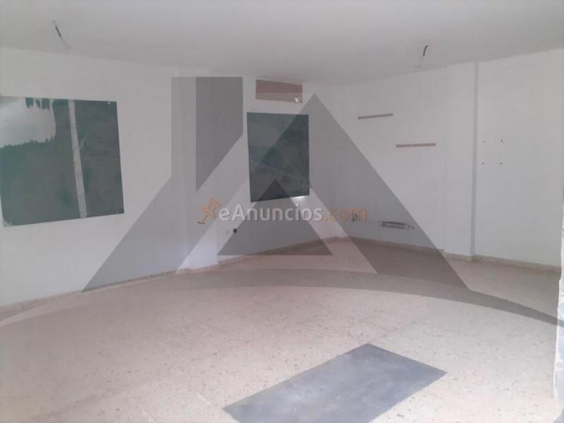 Amplia casa adosada de esquina NEGOCIAMOS EL PRECIO