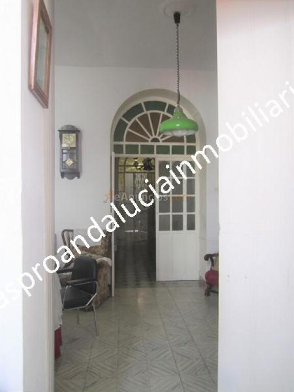 GRAN CASA CÉNTRICA 2 PLANTAS 294 M2.