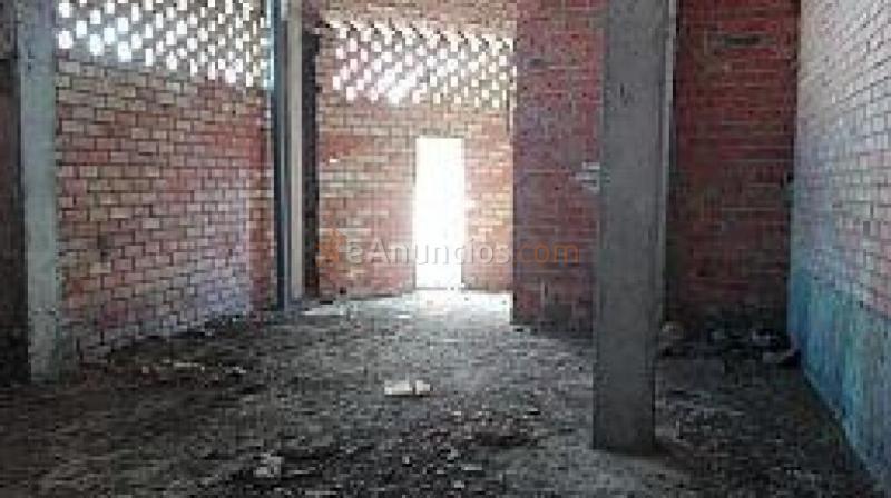 LOCAL EN BRUTO DE ESQUINA