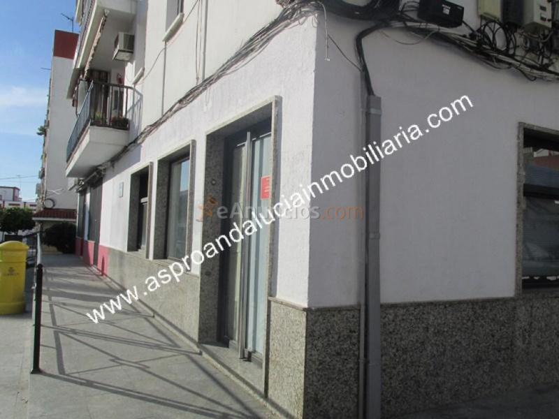 LOCAL COMERCIAL UBICADO EN EL CENTRO DE LA  LOCALIDAD. VISIBILIDAD