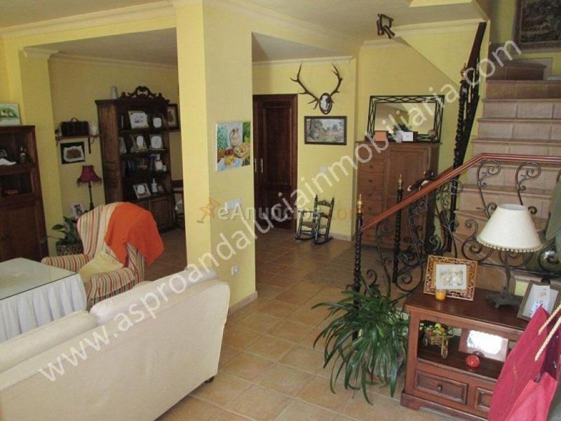 Casa Adosada de dos plantas, magnificas calidades