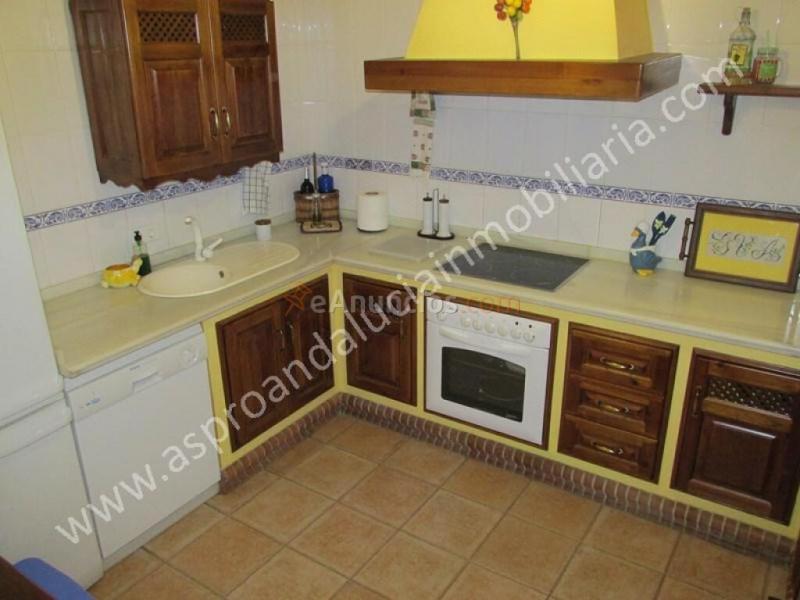 Casa Adosada de dos plantas, magnificas calidades