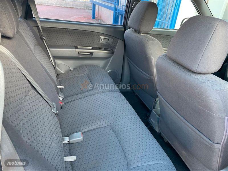 Kia Carens 2.0 CRDi LX de 2006 con 170.000 Km por 2.490 EUR. en Madrid