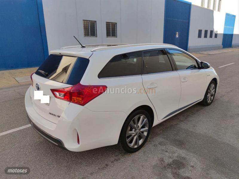 Toyota Auris 1.8 140H Advance Touring Sports de 2015 con 87.000 Km por 15.000 EUR. en Malaga