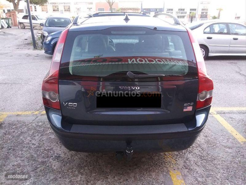 Volvo V 50 2.0D Momentum de 2005 con 215.000 Km por 4.290 EUR. en Madrid
