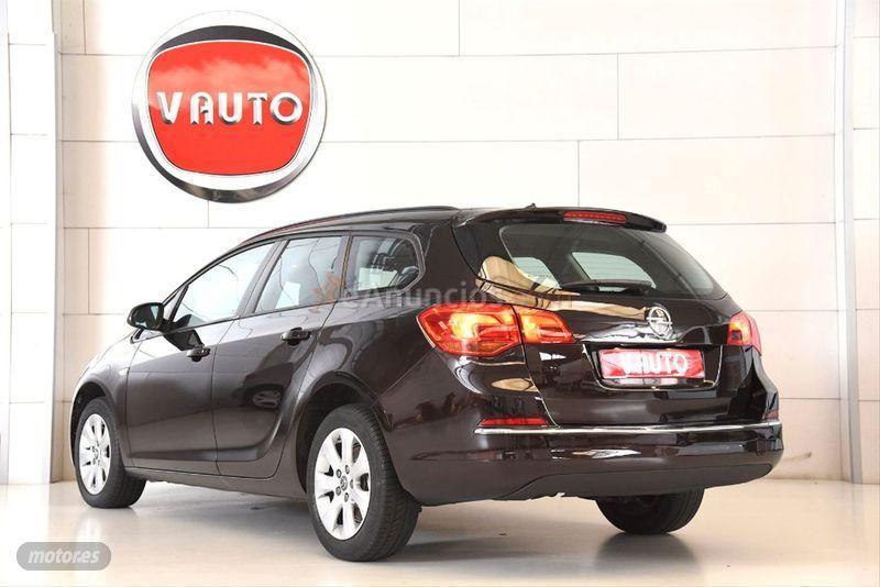 Opel Astra 1.7 CDTi 110 CV Business ST de 2014 con 190.000 Km por 8.600 EUR. en La Coruna