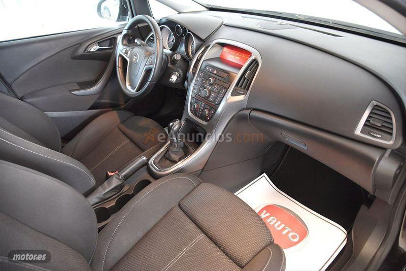 Opel Astra 1.7 CDTi 110 CV Business ST de 2014 con 190.000 Km por 8.600 EUR. en La Coruna