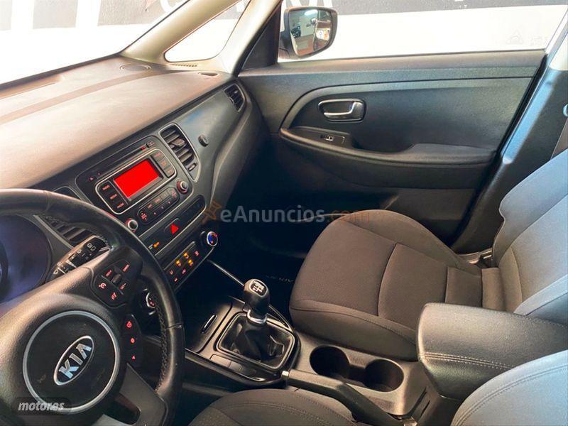 Kia Carens 1.7 CRDi VGT 115CV xTech EcoDynam 5pl de 2016 con 243.000 Km por 9.700 EUR. en Sevilla