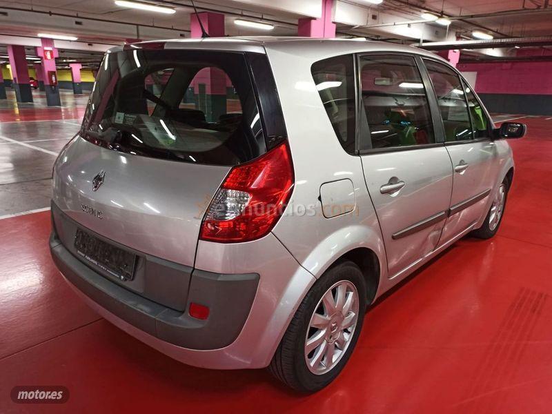Renault Scenic Dynamique 1.5dCi105 EU4 eco2 de 2008 con 299.000 Km por 2.750 EUR. en Madrid