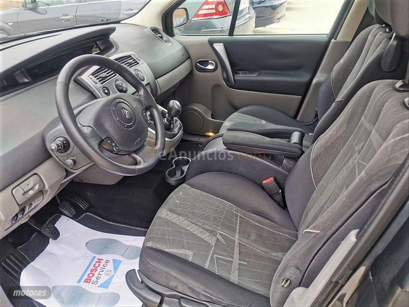 Renault Scenic Dynamique 1.9dCi EU4 de 2006 con 240.000 Km por 4.500 EUR. en Palencia
