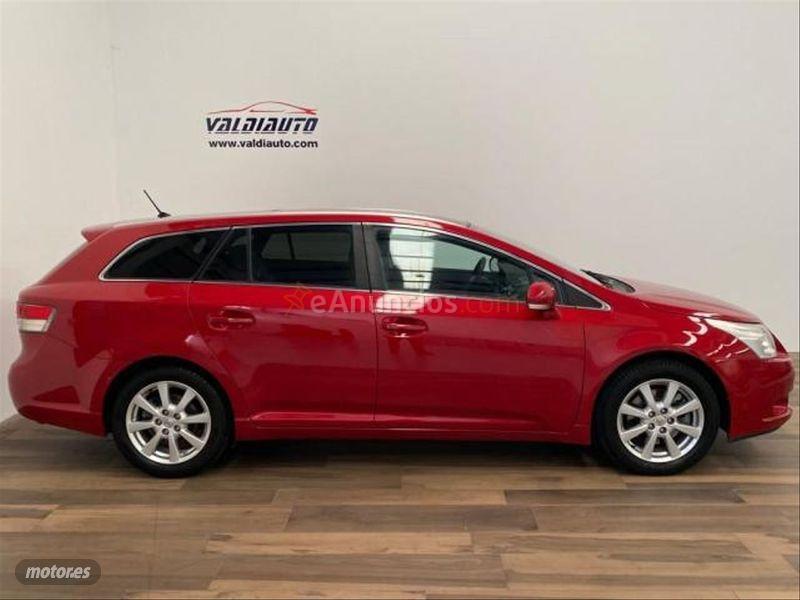 Toyota Avensis 2.2 D4D Executive Wagon de 2009 con 264.001 Km por 7.500 EUR. en Navarra