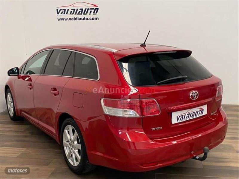 Toyota Avensis 2.2 D4D Executive Wagon de 2009 con 264.001 Km por 7.500 EUR. en Navarra