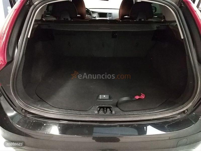 Volvo V 60 2.0 D2 Kinetic de 2018 con 138.900 Km por 13.900 EUR. en Madrid