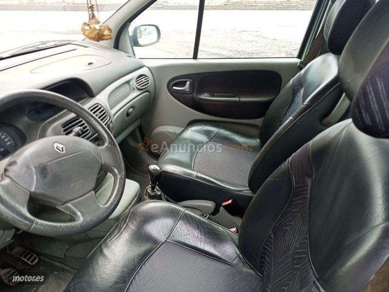 Renault Megane SCENIC FAIRWAY 1.9DCI de 2002 con 318.000 Km por 2.950 EUR. en Valencia