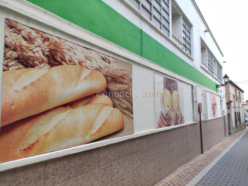 AMPLIO LOCAL EN EL CENTRO DE SONSECA