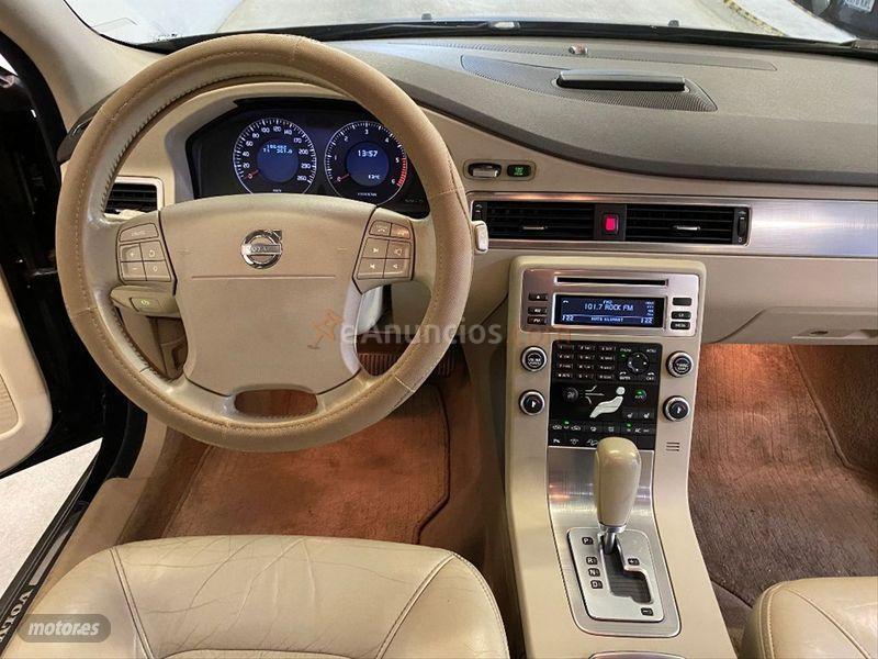 Volvo XC 70 D5 Summum de 2007 con 260.000 Km por 10.999 EUR. en Madrid