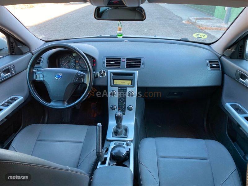 Volvo V 50 1.6D DRIVe Momentum de 2010 con 251.200 Km por 5.900 EUR. en Madrid