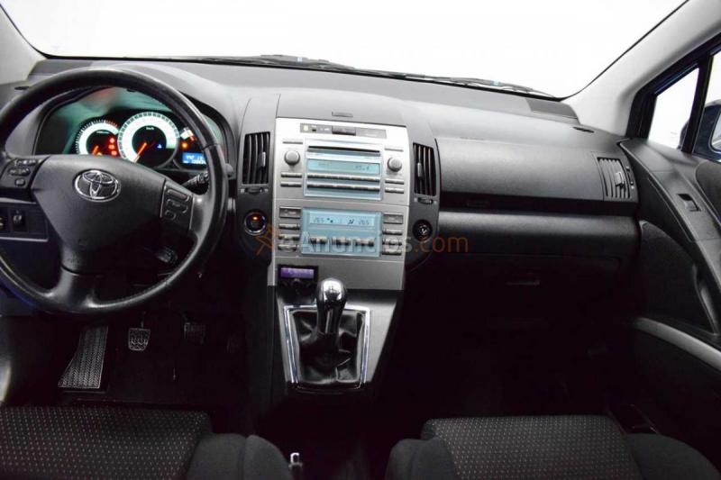 Toyota Corolla Verso 2.2 D4-D LUNA 