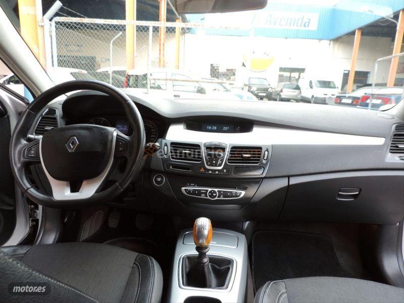 Renault Laguna G.Tour Dynamique 2.0dCi 130CV de 2009 con 180.000 Km por 4.100 EUR. en Badajoz