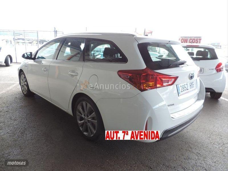 Toyota Auris Hybrid Active Touring Sports de 2015 con 155.000 Km por 7.500 EUR. en Badajoz