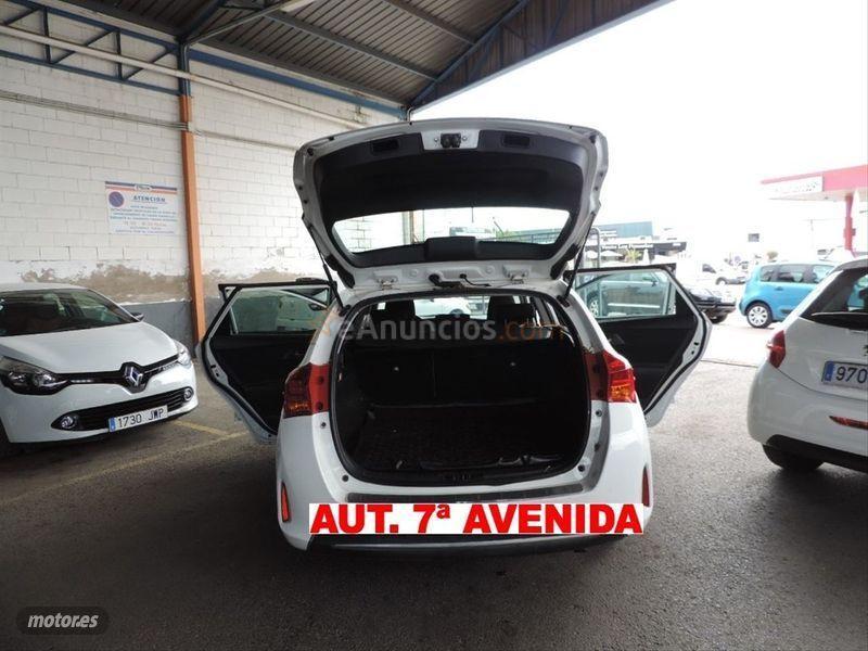 Toyota Auris Hybrid Active Touring Sports de 2015 con 155.000 Km por 7.500 EUR. en Badajoz