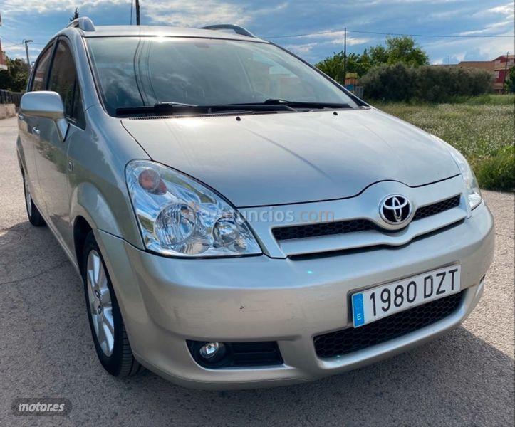 Toyota Corolla Verso 2.2 D4D 136cv Sol de 2006 con 180.000 Km por 5.700 EUR. en Murcia
