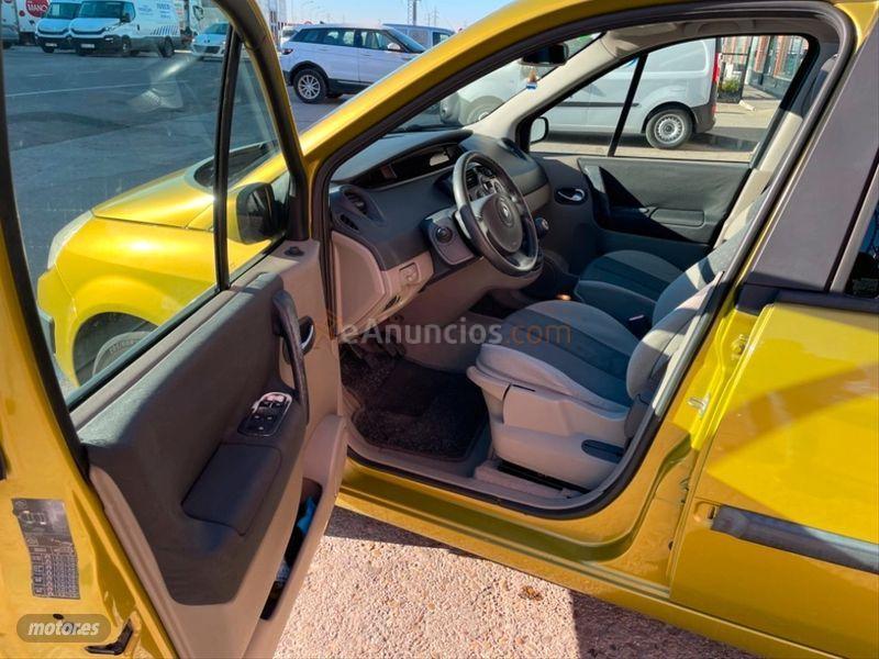Renault Scenic CONFORT AUTHENTIQUE 1.9DCI de 2004 con 235.000 Km por 3.000 EUR. en Salamanca