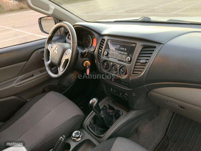 Mitsubishi L 200 DC 250 DID MPro de 2018 con 110.000 Km por 21.900 EUR. en Madrid