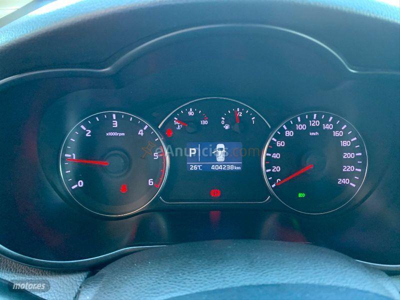 Kia Carens 1.7 CRDi VGT 141CV Drive EcoDynamic 5pl de 2015 con 400.000 Km por 6.300 EUR. en Malaga