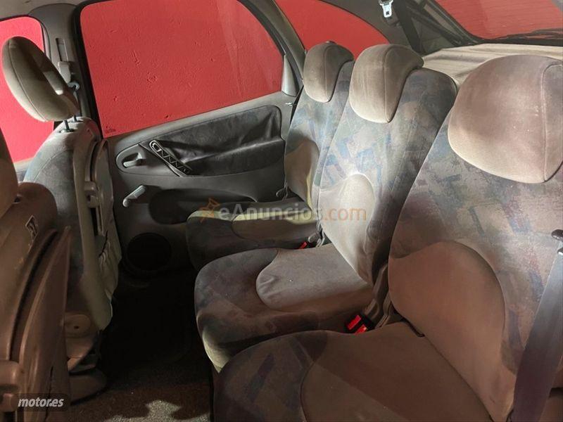 Citroen Xsara Picasso 2.0 HDI de 2002 con 245.000 Km por 2.500 EUR. en Salamanca
