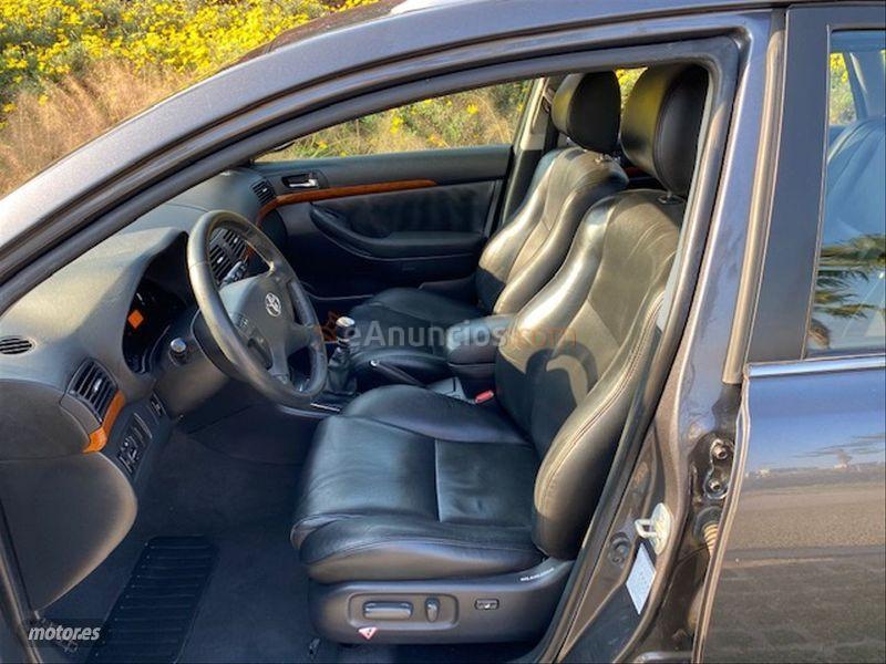 Toyota Avensis 2.0 D4D Sol Wagon de 2007 con 300.000 Km por 3.490 EUR. en Barcelona