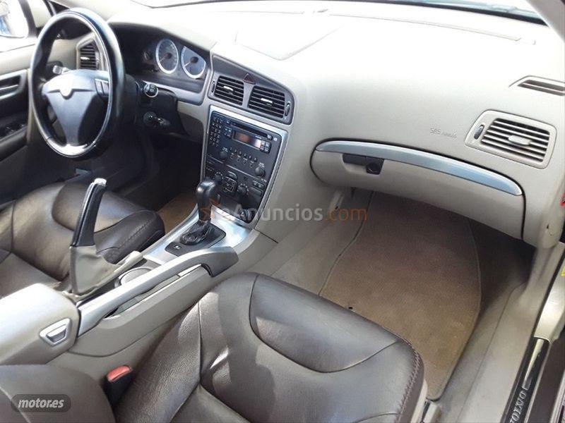 Volvo XC 70 2.4 D5 Momentum de 2006 con 200.000 Km por 5.750 EUR. en Madrid