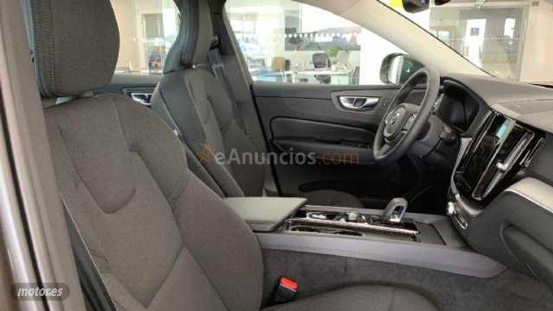 Volvo XC 60 2.0 B4 D MOMENTUM PRO AUTO 197 5P de 2021 con 2.020 Km por 44.900 EUR. en Ciudad Real