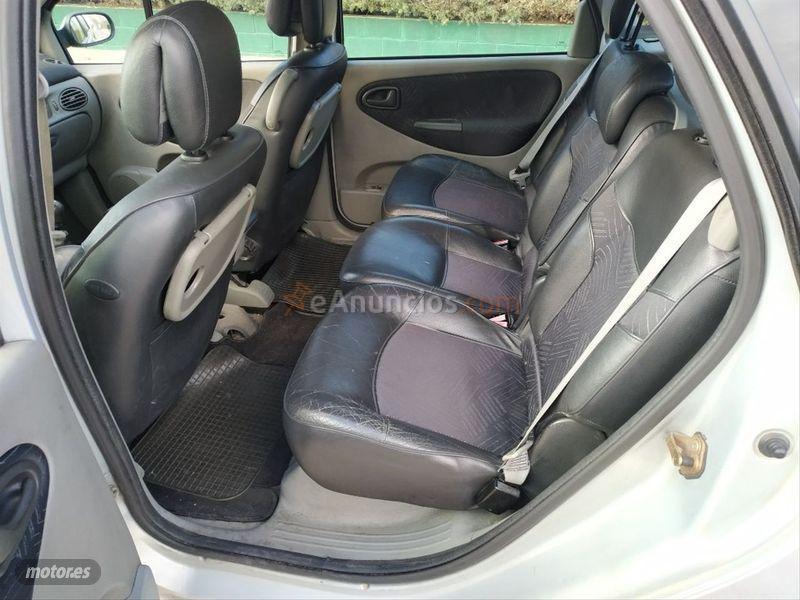 Renault Megane SCENIC DYNAMIQUE 1.9DCI de 2002 con 189.000 Km por 1.890 EUR. en Guadalajara