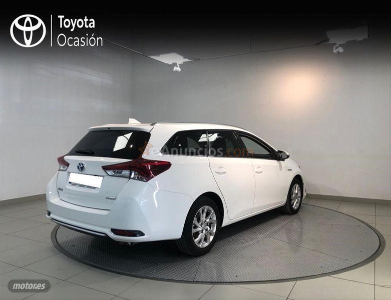 Toyota Auris 1.8 140H Active Touring Sports de 2017 con 78.000 Km por 15.500 EUR. en Leon
