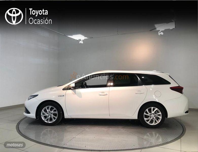 Toyota Auris 1.8 140H Active Touring Sports de 2017 con 78.000 Km por 15.500 EUR. en Leon