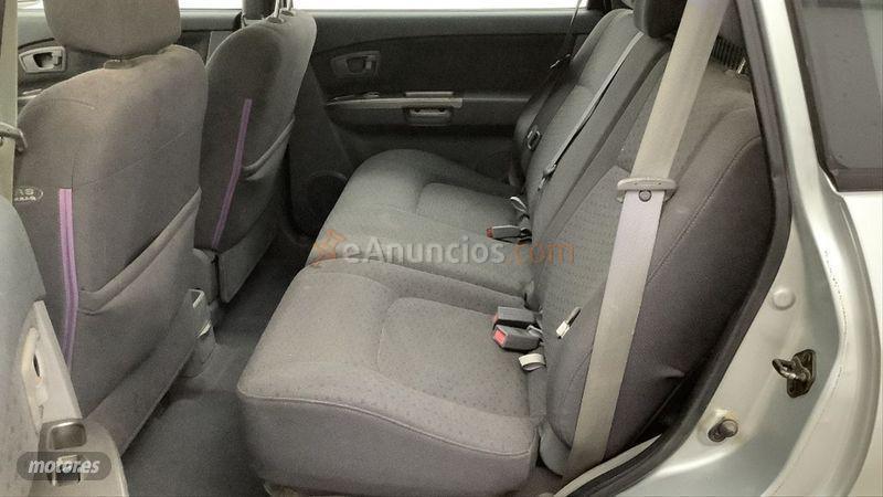 Kia Carens 2.0 CRDi LX de 2004 con 125.987 Km por 2.060 EUR. en Toledo